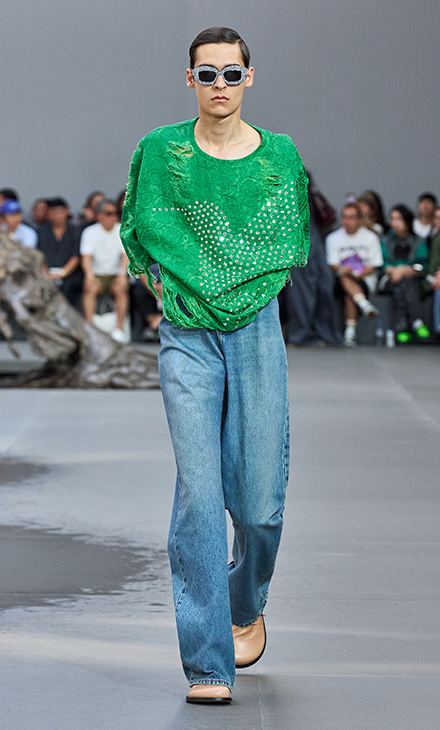 تصميم جريئة وغير مألوفة من LOEWE لموسم ربيع وصيف 2024